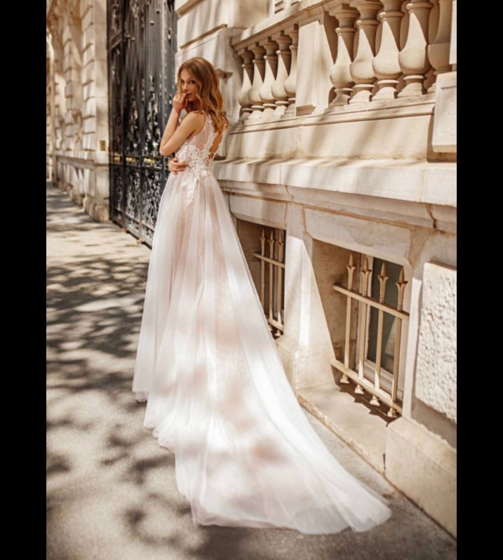  Recherche robe de mariée avec longue traine  pas cher à claye souilly 77