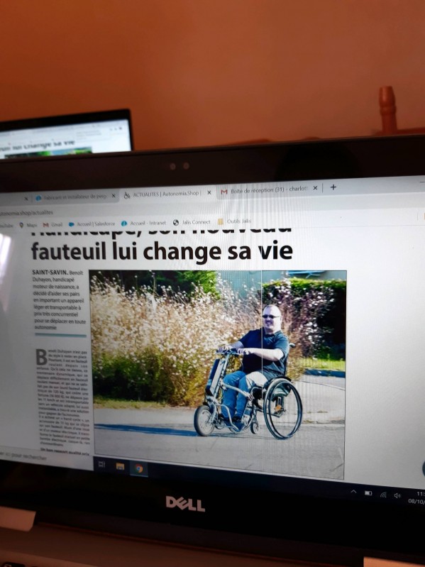 Une troisième roue pour un fauteuil roulant près de Bordeaux